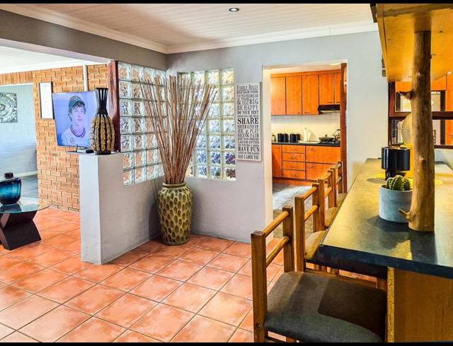 4 BEDROOM HOUSE FOR SALE IN PROTEA HEIGHTS